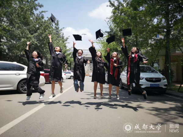 成都大学临床医学院毕业礼6.png