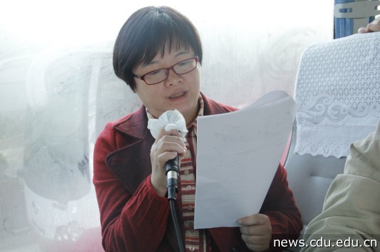 图为 门诊支部党员代表认真学习党的十八届四中全会精神纲要.jpg
