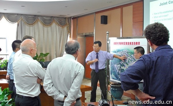2012-7-3周激流校长会见新西兰怀卡托理工学院Mark校长谈新西兰国际校区.jpg