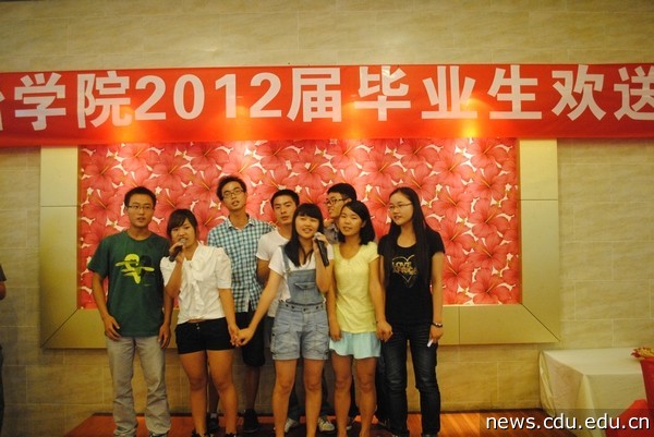 2011级学弟学妹小合唱.jpg