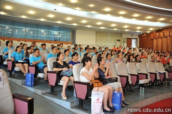 学员指导教师和学员们.jpg