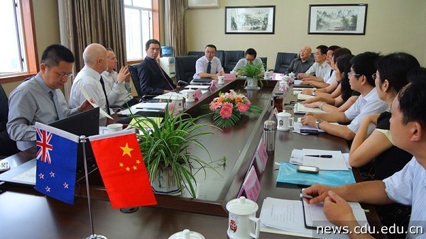2012-6-29苏蓉副校长与新西兰怀卡托理工学院会谈新西兰校区事宜.jpg