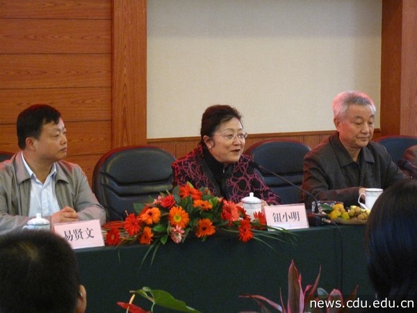 钮小明会长祝贺成大分会成立.jpg