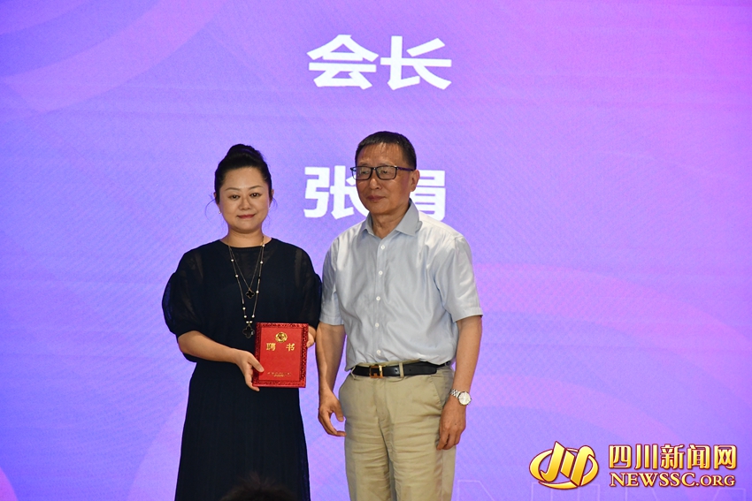 颁发聘书 (2).jpg
