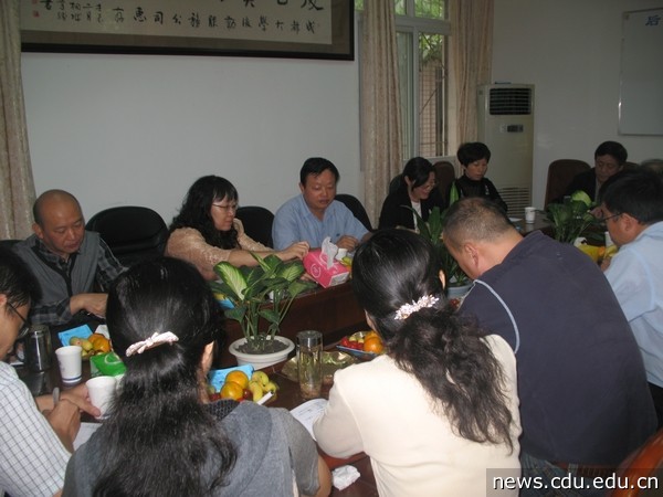 易贤文到后勤调研.jpg