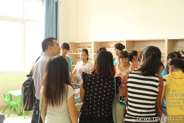 参观实验室.jpg