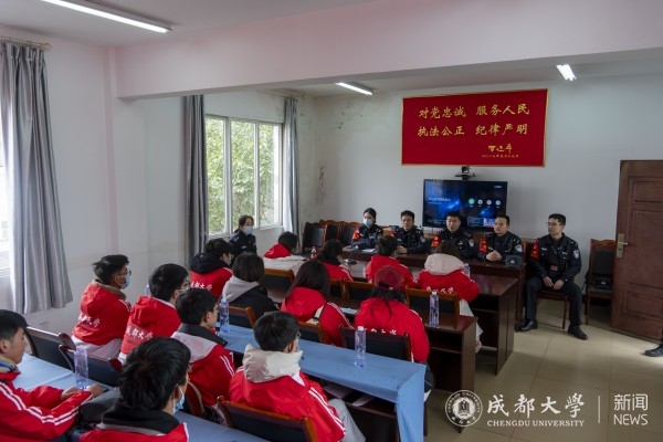 图五 到达合川站于当地派出所进行问题答疑.jpg