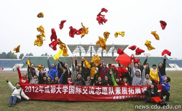 2012志愿队拓展 1188_副本.jpg