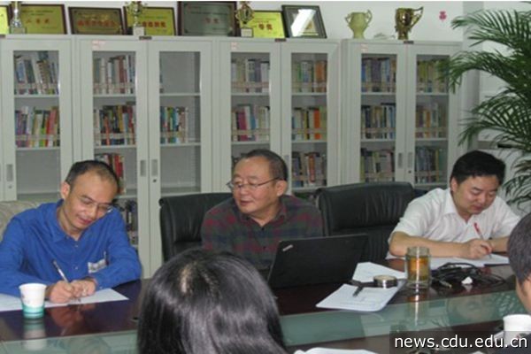 师范学院召开“成都市学校委托管理研究”项目开题评审会 (3)_副本.jpg