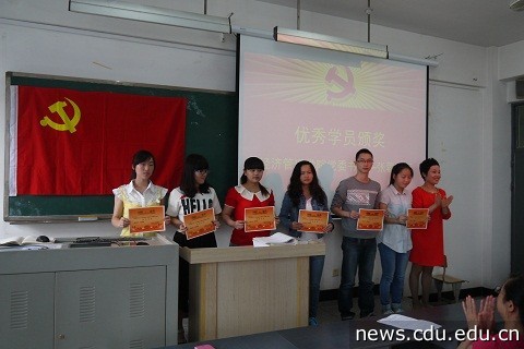 4-优秀学员颁奖-张书记.jpg