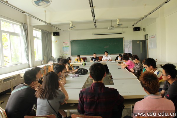 座谈会1.jpg