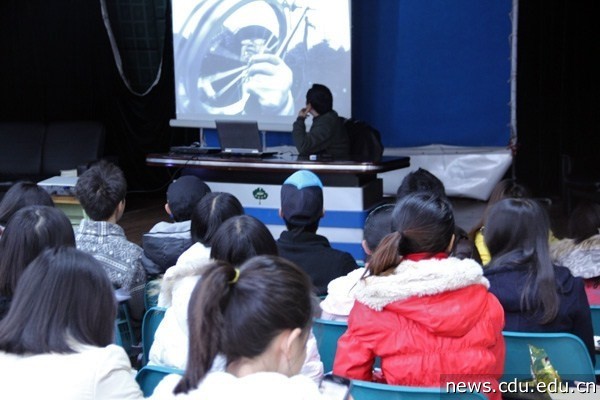 212-11-25-chengduribao2.jpg