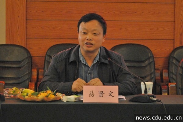 2.易书记讲话.jpg
