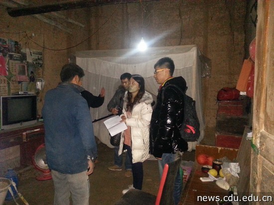 走访贫困生-20131128.jpg