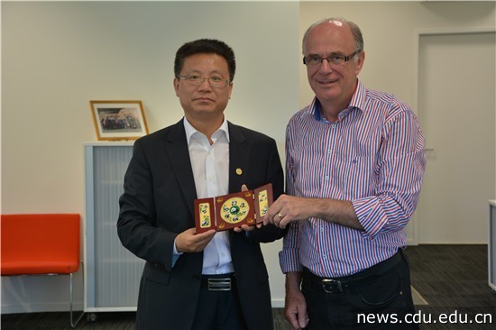 王校长与怀卡托理工学院校长合影.jpg