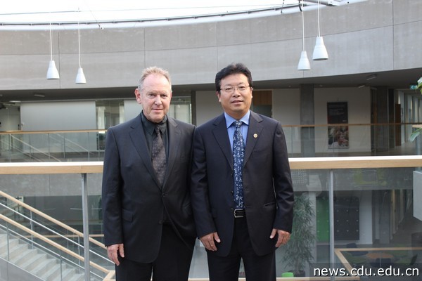 周激流校长与丹麦VIA大学学院校长.jpg