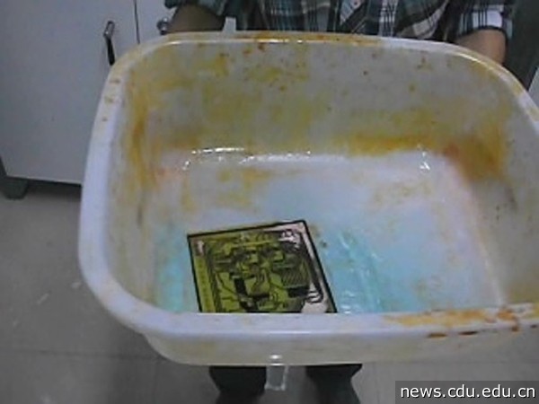 腐蚀板子.jpg