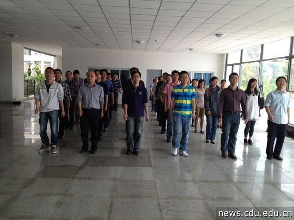 电信老师乐训练 积极备战运动会2.jpg