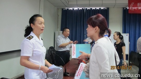 学员现场咨询3.jpg