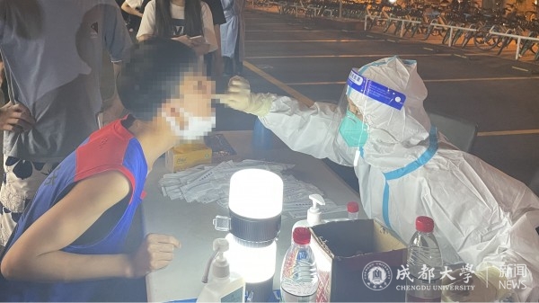 成大附院核酸采样队自8月25日，截止9月3日18时，共派出医务人员11批，共计1037人次，采样量352810人次，特殊时期给予市民特别守护 (1).jpg