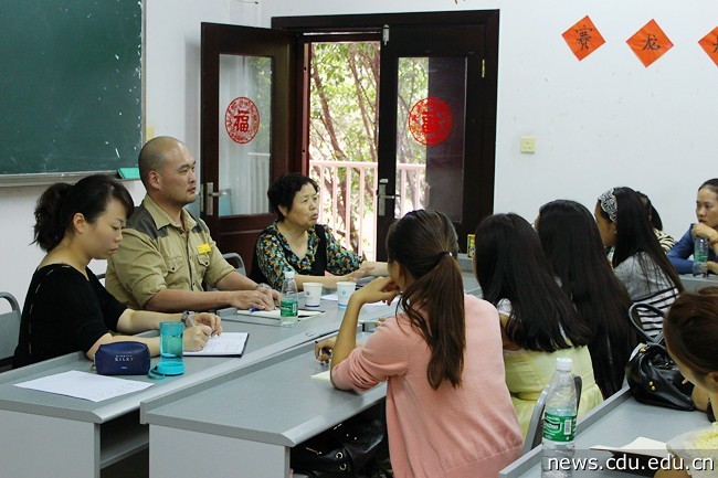 项目学生座谈会2.jpg
