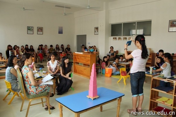 卢伟副院长组织同学说课.jpg