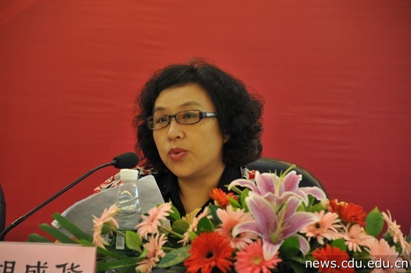 四川省教育厅师范处胡成华副处长发言.jpg
