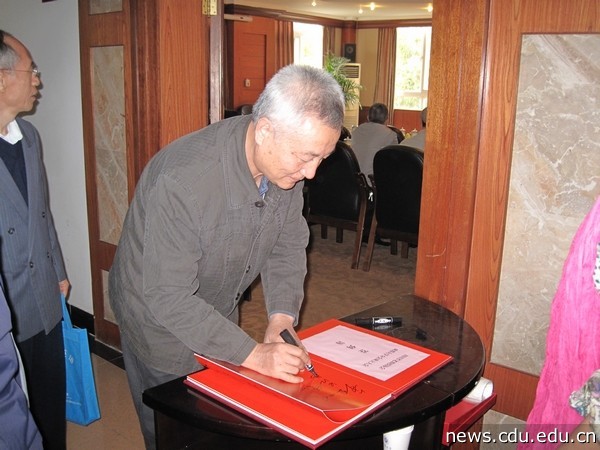 曹林元秘书长签到照.jpg