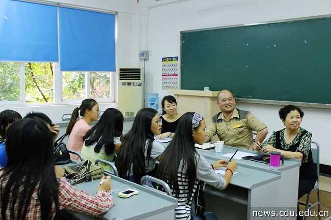 项目学生座谈会1.jpg
