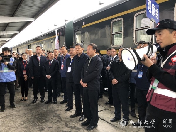 医疗列车微党课1.jpg