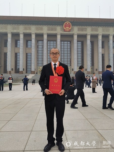 人民大会堂外留影.jpg