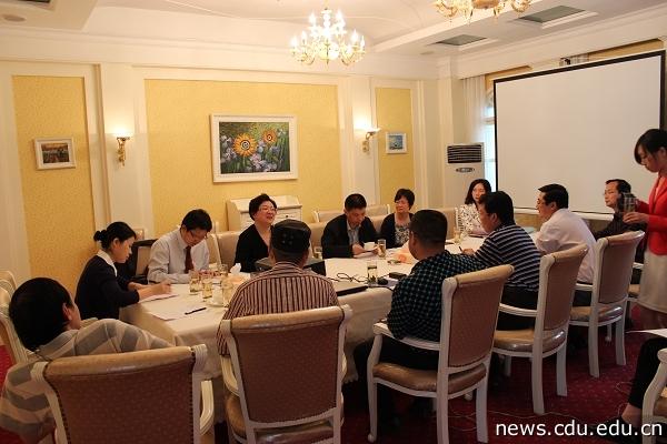 教育部评估中心院校评估导视工作组听取学校工作汇报.jpg