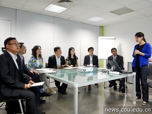 代表团一行参观法国格勒诺布尔大学学生创业园区.jpg
