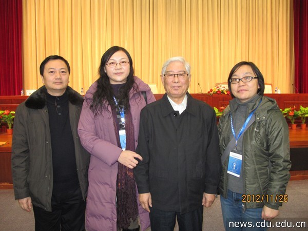 魏青院长与著名教育家、中国教育学会名誉会长顾明远.jpg