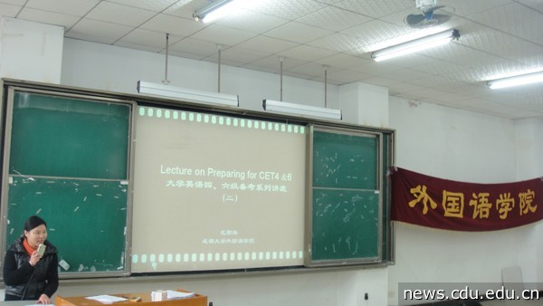 周红老师主持.JPG