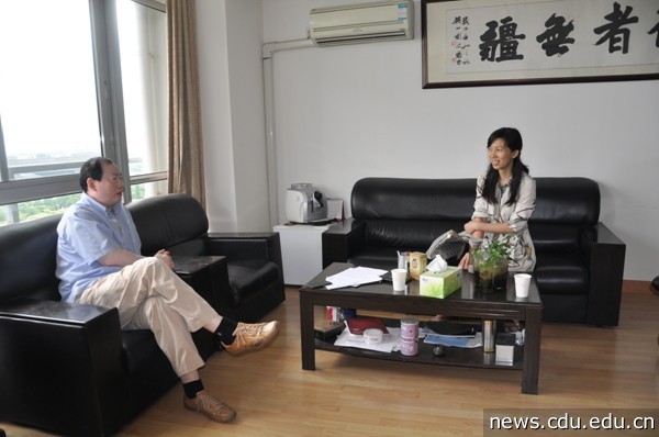 柯玲副校长与机械系统与振动国家重点实验室主任高峰进行了亲切会谈.JPG