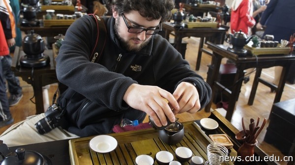 尝试茶艺.jpg
