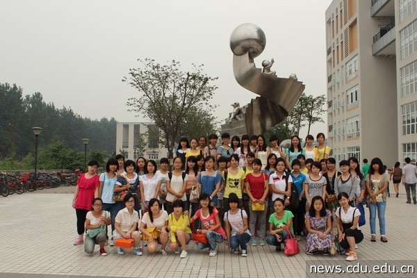 人梯春蚕前合影.jpg
