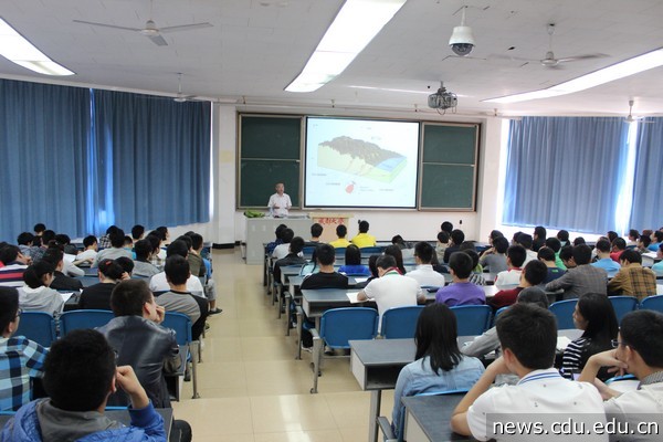 城乡建设学院谢飞鸿教授主讲地震科普与防震减灾知识讲